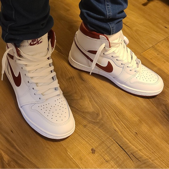 Air Jordan 1 Retro High ‘85 | Metallic Red/Burgundy | 10.5 DS - Picture 3 of 4